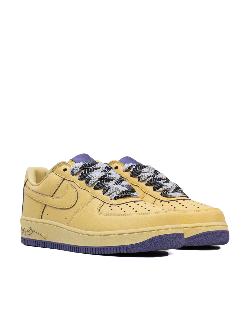 Sepatu Sneakers Basket Pria Kobe Bryant x Nike Air Force 1 Low Protro “Soft Yellow”