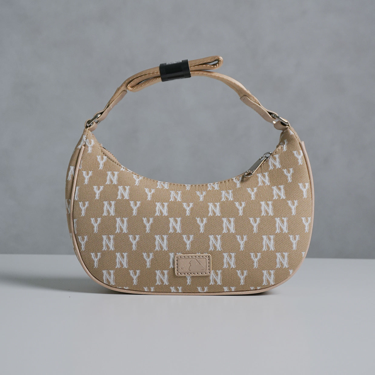 Tas Mlb Classic Monogram Jacquard Hobo Bag New York Yankees Dark Beige