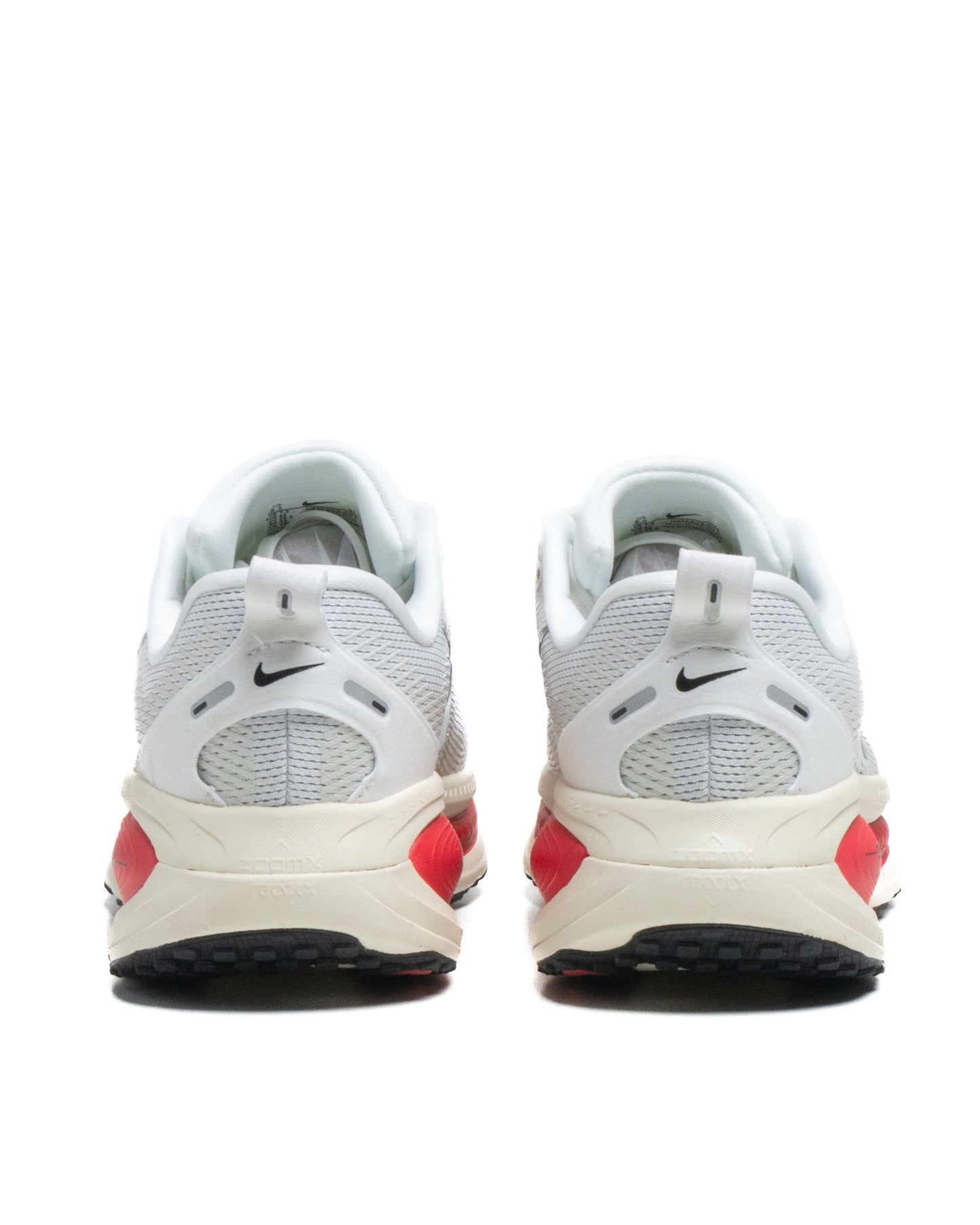 Sepatu Nike Vomero 18 Platinum Tint Siren Red Light Smoke Grey Metallic Pewter