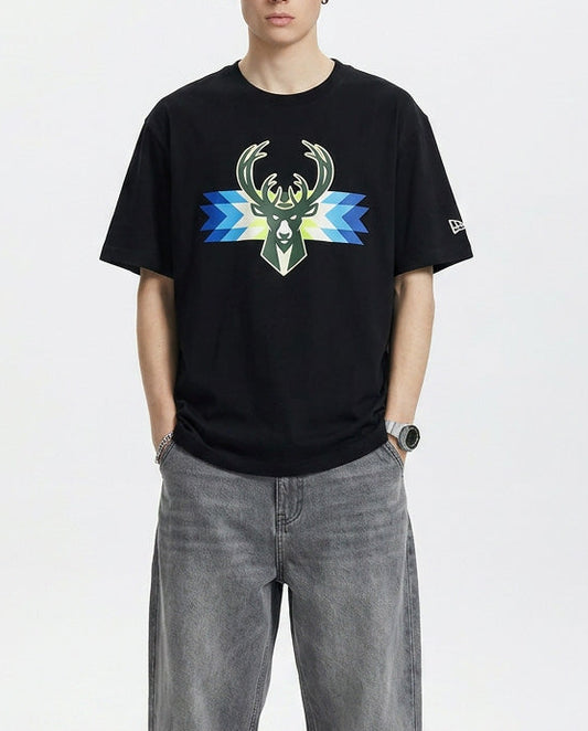 Kaos Milwaukee Bucks New Era Black 2022/23 City Edition Brushed Jersey T-Shirt