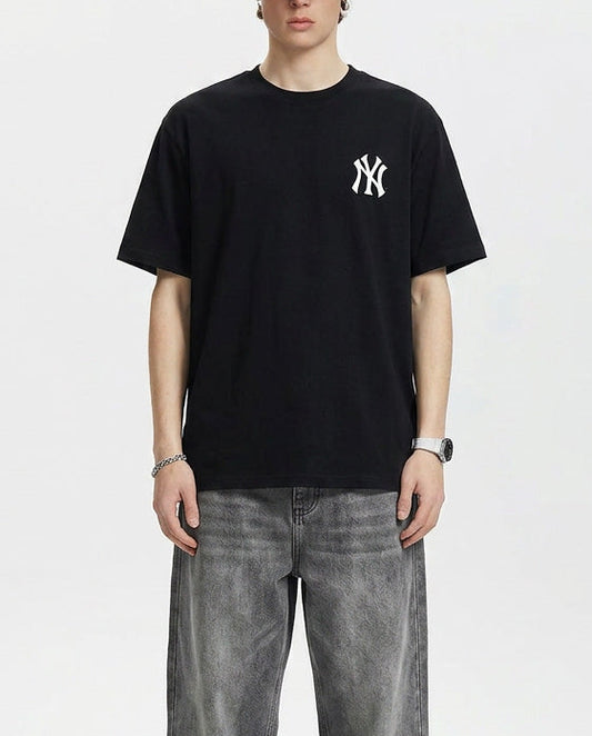 Baju Kaos NY Yankees Illusion Clipping Big NY Back Logo T-Shirt Black