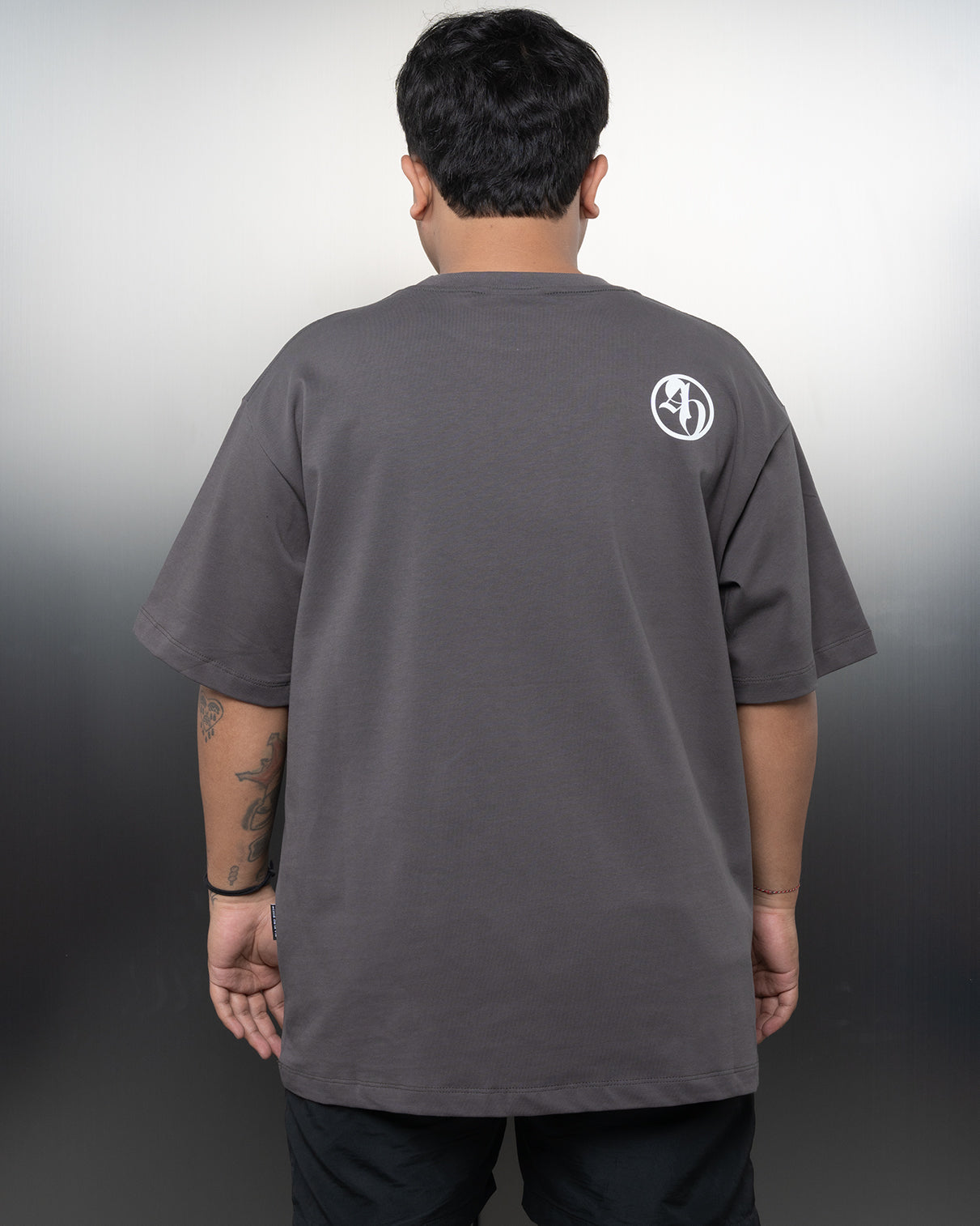 Circle Symbol Basic Logo Short Sleeve Charcoal - 63110