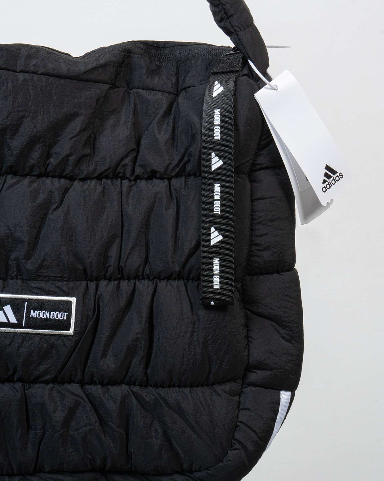 Tas Sling bag Adidas Sportswear x Moon Boot Quilted Bag in Black