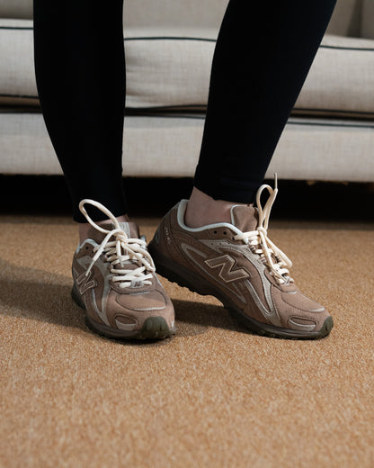 Sepatu Wanita New Balance 204L Mushroom Arid Stone