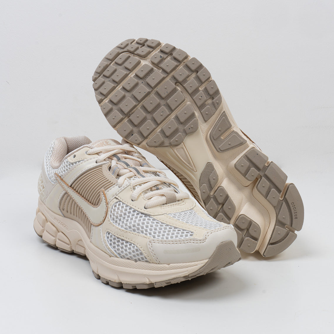 Sepatu Sneakers Running  Unisex Nike Air Zoom Vomero 5 Sail