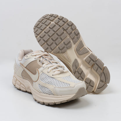 Sepatu Sneakers Running  Unisex Nike Air Zoom Vomero 5 Sail