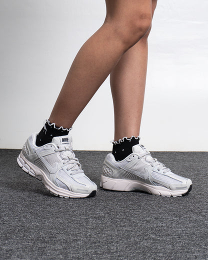 Sneakers Pria Wanita Nike Air Zoom Vomero 5 Vast Grey