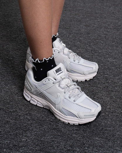 Sneakers Pria Wanita Nike Air Zoom Vomero 5 Vast Grey