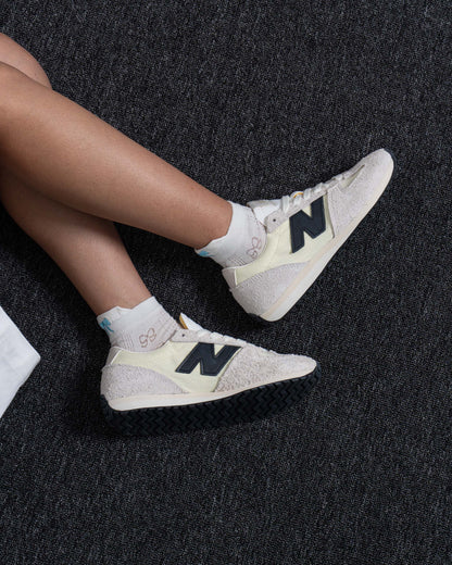 Sepatu Sneakers Unisex New Balance 471 Biege Black