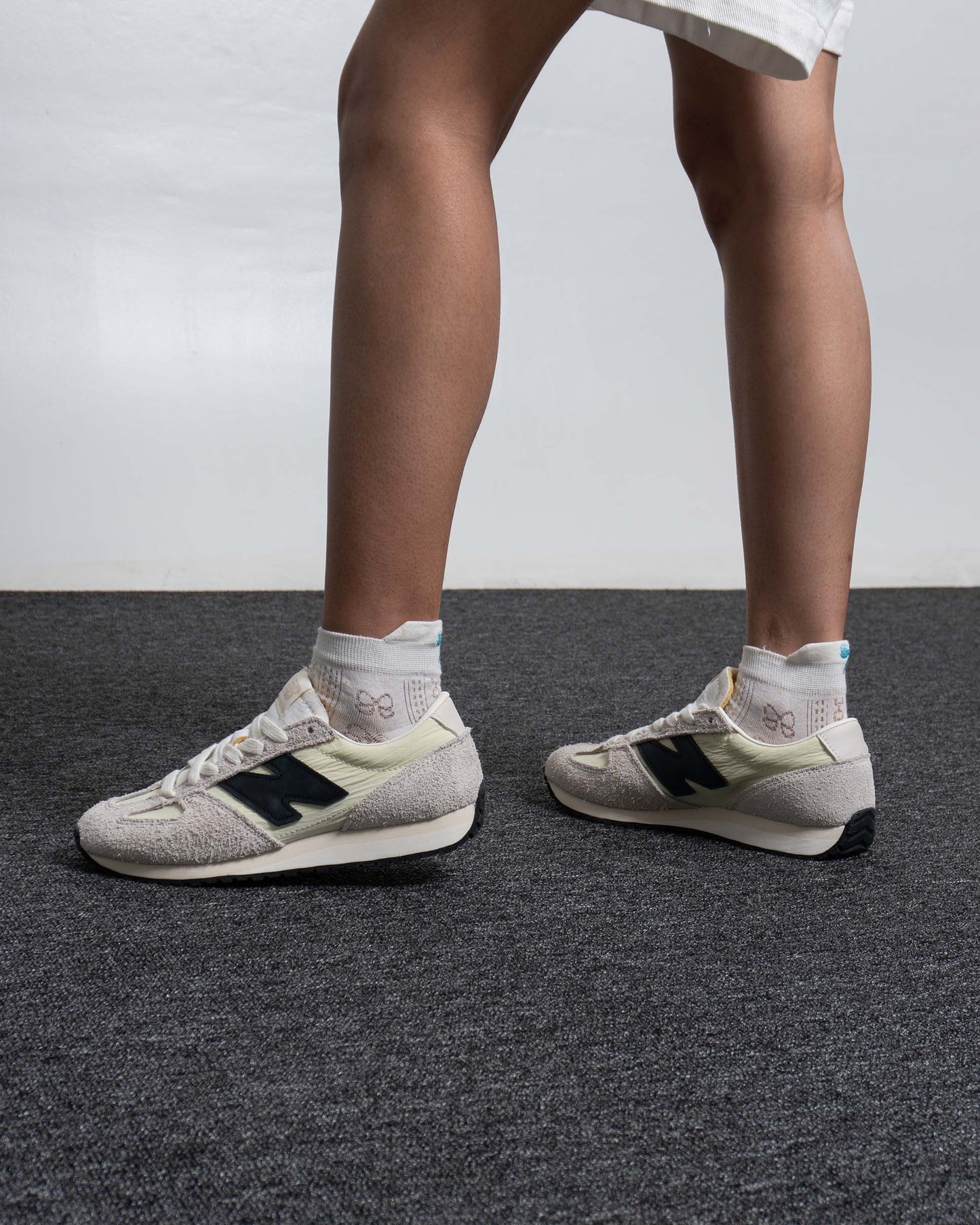 Sepatu Sneakers Unisex New Balance 471 Biege Black