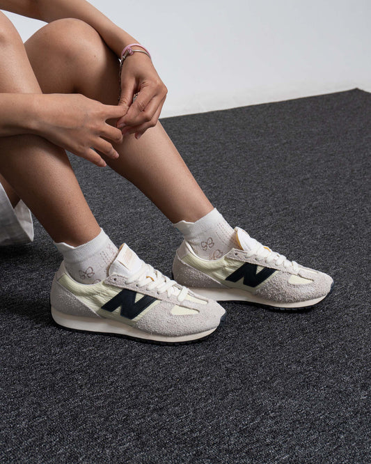 Sepatu Sneakers Unisex New Balance 471 Biege Black