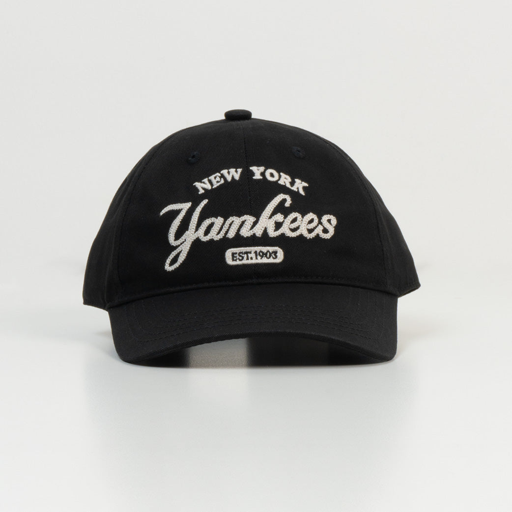 Topi Pria MLB New Yorks Yankees Cursive Logo Cap Black