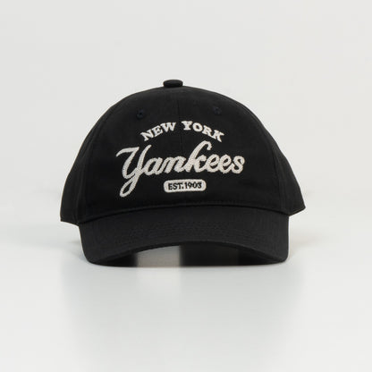 Topi Pria MLB New Yorks Yankees Cursive Logo Cap Black