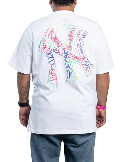 Kaos T-Shirt Basic Colorful Mega Logo Oversized-Fit New York Yankees White