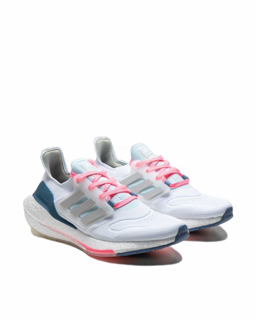 Sepatu Sneaker Wanita Adidas Ultraboost 22 'White Almost Blue' GX5929 14053