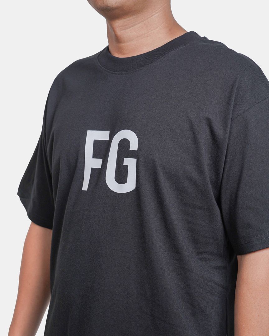 Baju Kaos Pria T-shirt Man Fear Of God FG Logo T-shirt Vintage Black - 62813